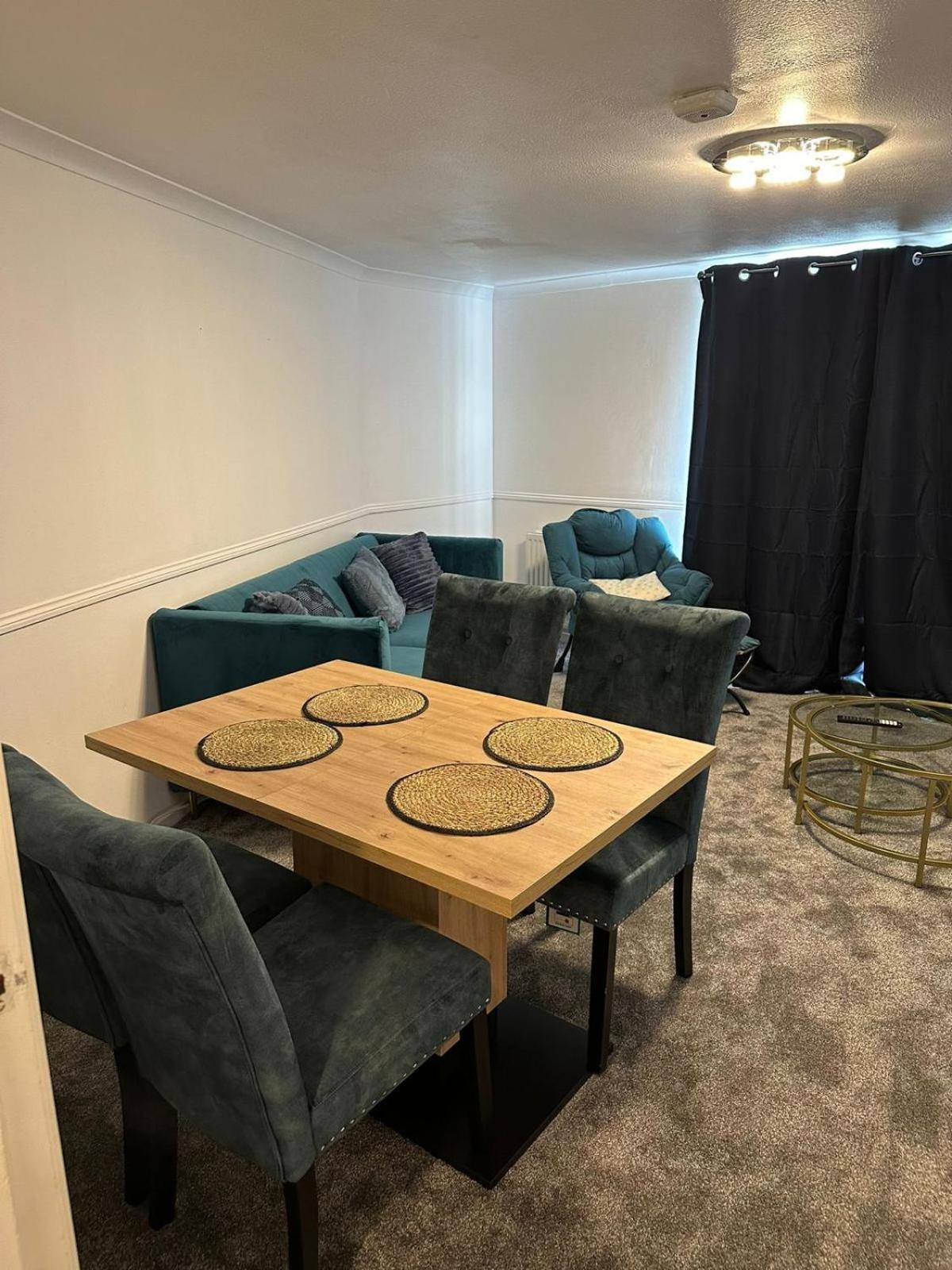 Lovely Two Bedroom Flat Thamesmead  Exterior photo