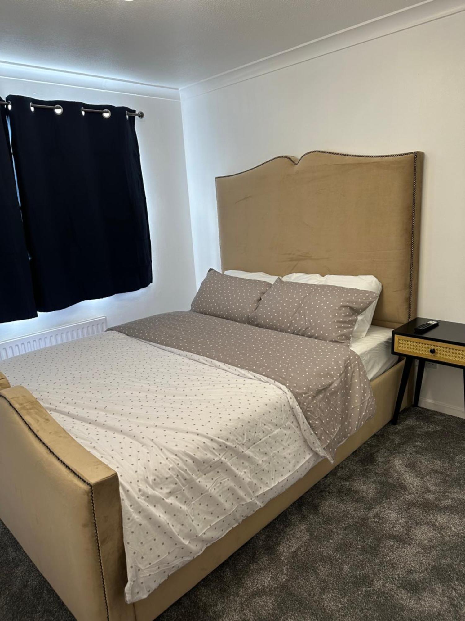 Lovely Two Bedroom Flat Thamesmead  Exterior photo